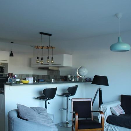 Jolie Chambre Dans Quartier Calme Eysines Exterior photo